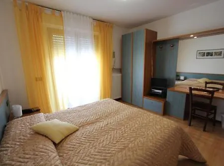 Marea Hotel 3*